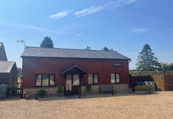 Kenns Farm - 2 Beautiful Barns has Balcony rooms