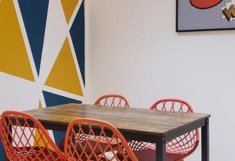 Private room with shared space close to PARIS - Chambre priv  e avec espaces partag  s proche de Paris has Balcony rooms