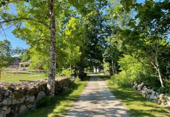 Cottage with beautiful nature, open landscape, forest and lakes I X I Stuga med fin natur,   ppna landskap, skog och sj  ar has Balcony rooms