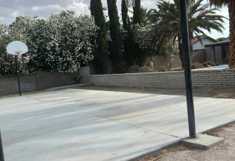 Luxurious Spacious fun getaway Enjoy private pool and full basketball court! has Balcony rooms