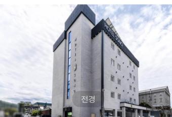 Hotel Sono allows 18 year olds to book a room