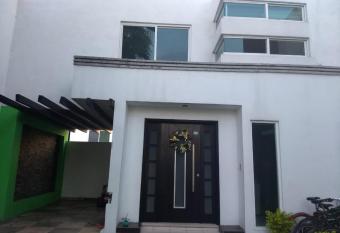 Casa amueblada 3 habitaciones con alberca has Balcony rooms