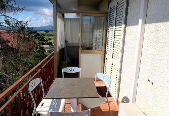 Maremma Holidays : La Casetta di Meo allows 18 year olds to book a room