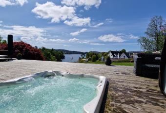 (null) has Balcony rooms