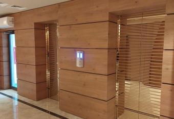 Luxury Dreamland Oasis Apartment 14 has rooms with a private hot tub