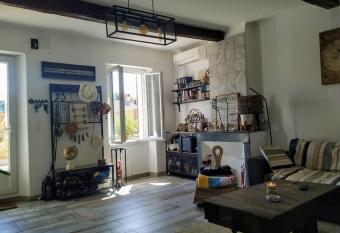 Appartement T2 Toulon - la garde has Balcony rooms