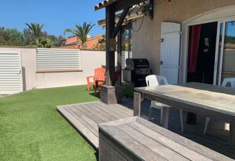 Calme, Confortable, Central has Balcony rooms