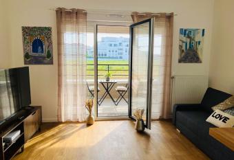 Cosy chez FIFI has Balcony rooms