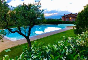 Garda lake apartment with Pool - Peschiera d/g has Balcony rooms