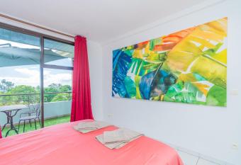 The Sunny Lodge in Mahina wPool has Balcony rooms