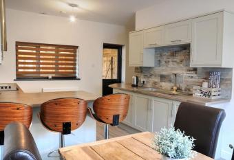 (null) has Balcony rooms