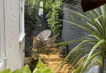 Newmarket Cosy Stay has Balcony rooms