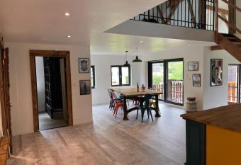 Le grenier a foin has Balcony rooms