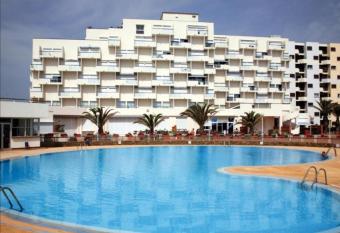 Balade au sud has Balcony rooms