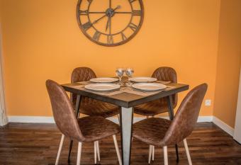 Appartement cosy proche HIA allows 18 year olds to book a room