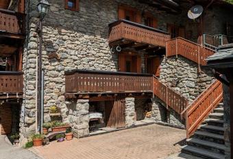 La Cleyva has Balcony rooms