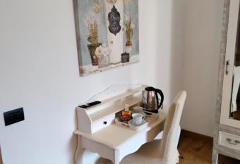 Il posto al sole allows 18 year olds to book a room