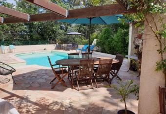 L   CHAPP  E BELLE allows 18 year olds to book a room