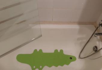 Panoramic views has rooms with a private hot tub