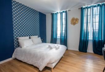 Welcomeagen*The Artist*Clim*Fibre has Balcony rooms