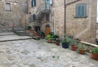 Alloggio Turistico A casa di Anna allows 18 year olds to book a room