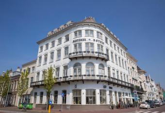 Fletcher Hotel-Restaurant Middelburg allows 18 year olds to book a room
