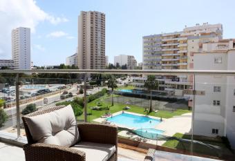 Monte da Ondas allows 18 year olds to book a room