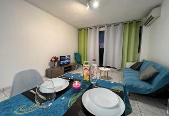 NEW My Lodge - AC, Netflix & Wifi has Balcony rooms