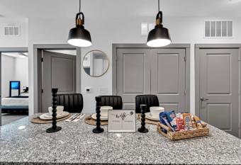 Cozy 2/2 Farmhouse has Balcony rooms