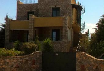 VILLA ALEXANDRA has Balcony rooms