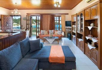 Anthia s House has Balcony rooms