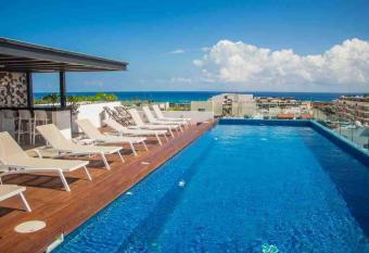 Comfortable and Lovely Studio near 5th ave & Beach Club!! has rooms with a private hot tub