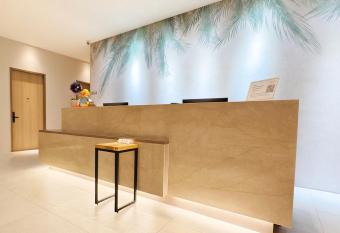              Hotel Sandao allows 18 year olds to book a room