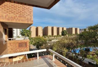 Bonito piso en MarinaDor has rooms with a private hot tub