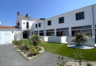 Loft moderne avec terrasse en hyper centre-ville has Balcony rooms