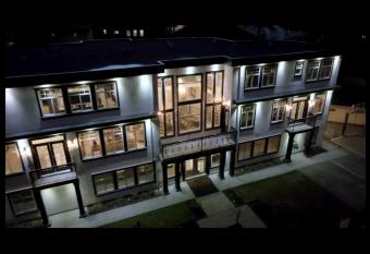 Rose Hotel has rooms with a private hot tub