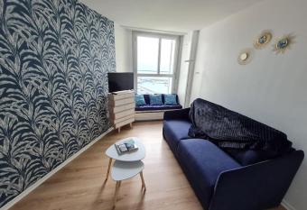 La Pause Marine allows 18 year olds to book a room