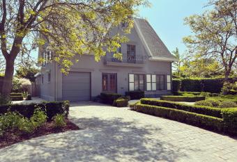 Maison Juliette has rooms with a private hot tub
