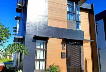 Modern Home in Lakeshore Estate with high speed internet 150 mbps allows 18 year olds to book a room