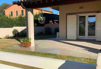 La casina delle bimbe allows 18 year olds to book a room