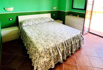 Casa vacanze Le Pomelie has Balcony rooms