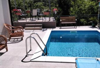 Vila Jenny has Balcony rooms