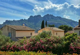 Grand T2 haut de villa calme vue sur le Rocher has Balcony rooms