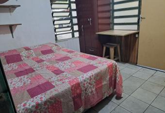 Quarto privativo, banheiro externo. allows 18 year olds to book a room