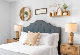 One-Of-A-Kind Smart, Cookie Themed Home For Up to 6 has Balcony rooms