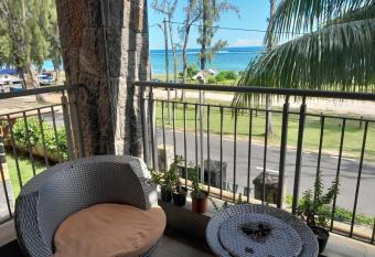 Luxury Beach Appartment has Balcony rooms