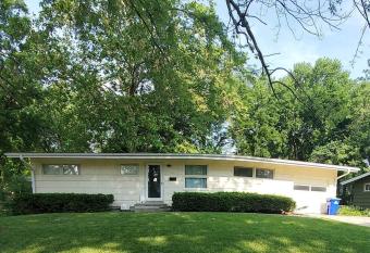 Peaceful Home w/Washer + Kitchen has Balcony rooms