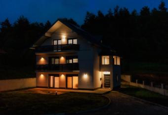 Villa Elena has Balcony rooms