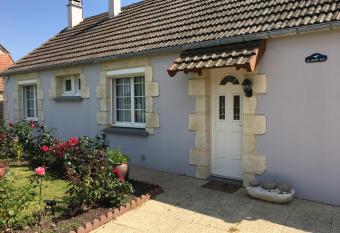 Cottage le petit T  t has Balcony rooms