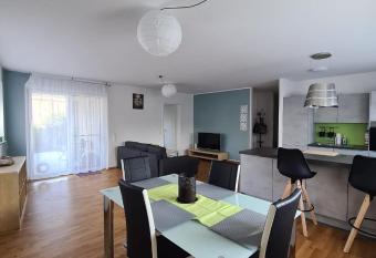 Wohnung am Rhein allows 18 year olds to book a room